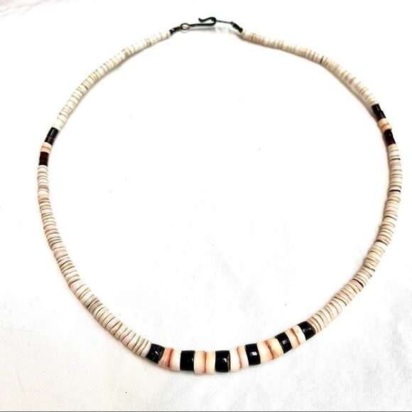 Jewelry - Coral onyx vintage PUKA SHELL HEISHI  necklace-hand made clasp Choker length 14"